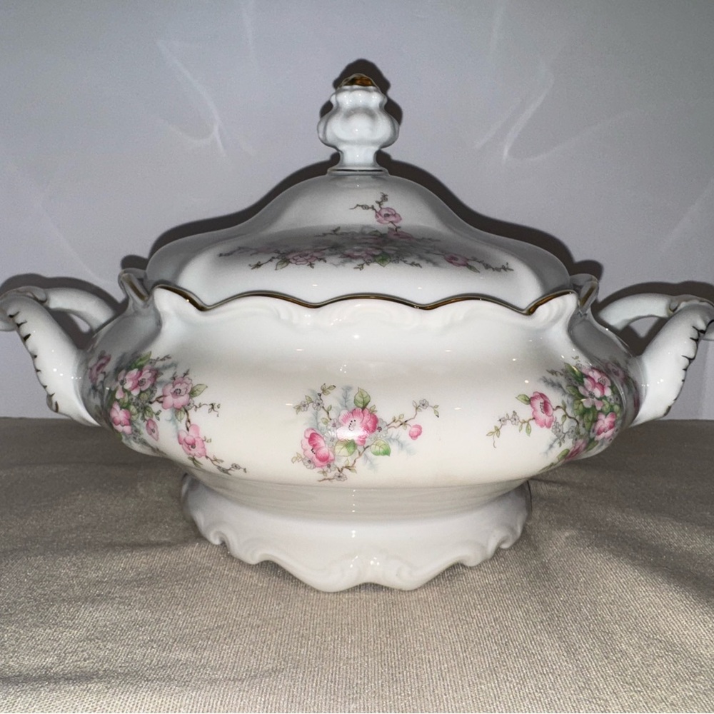 Johann Haviland Bridal Rose Round Covered Vegetable Bowl Bavaria Gold Trim